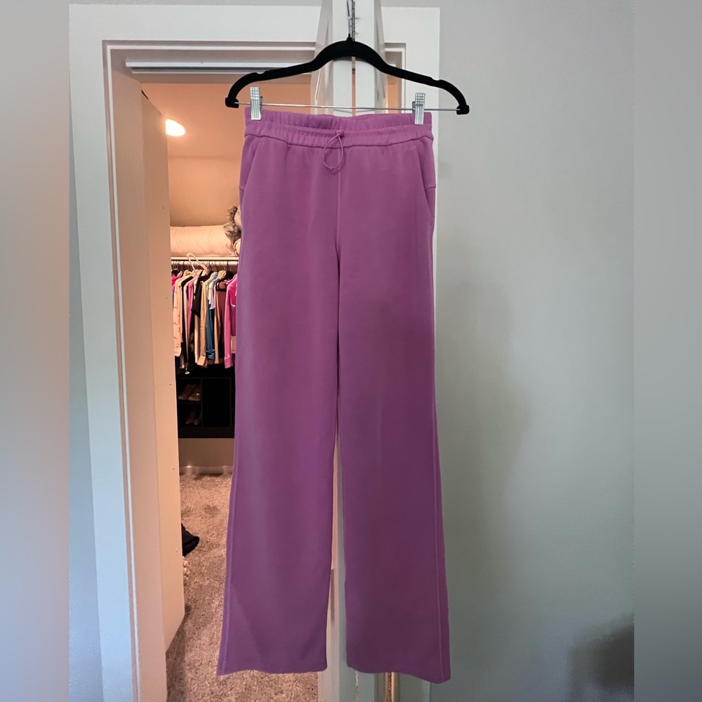 Size 4 color dahlia mauve worn once , I have jacked available also for sale